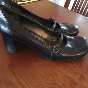 Black heels Nine West